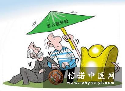 注意！老人出游 防止跌倒是首要任务