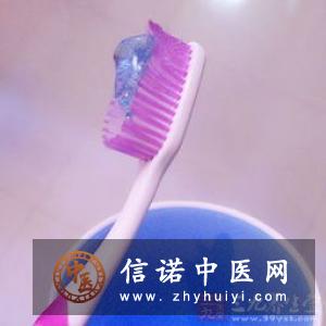 口腔溃疡超一月当心癌变